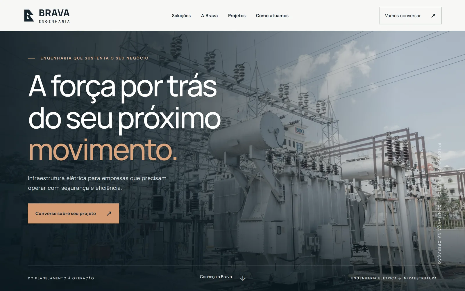 Página inicial do site da Brava Engenharia no desktop: título “A força por trás do seu próximo movimento.” sobre fotografia de uma subestação