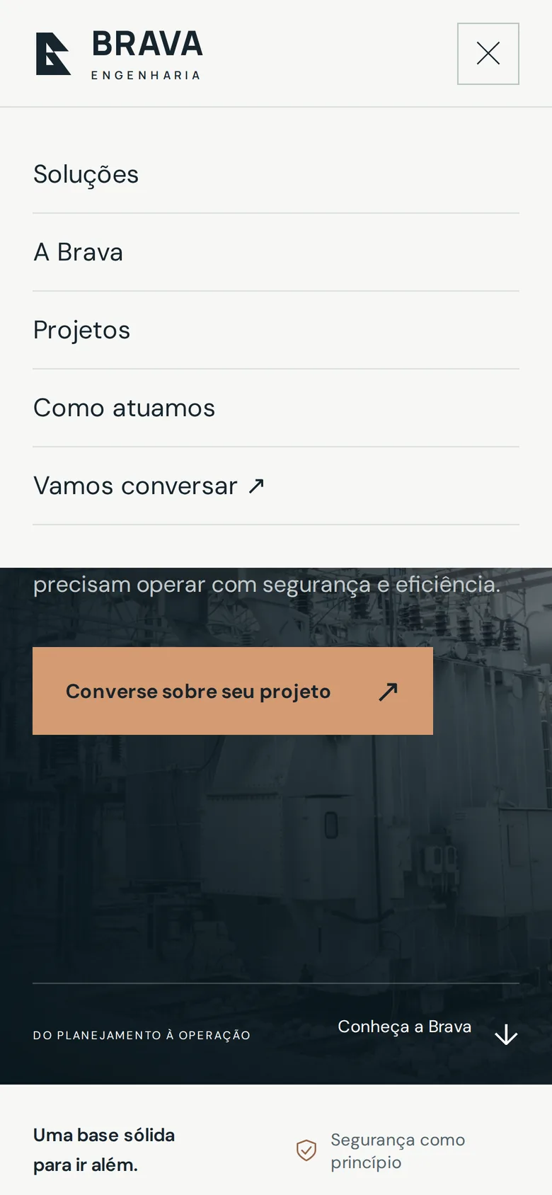 Menu móvel aberto com os links de navegação